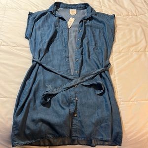 Francesca’s Chambray Button Down/Tie Front Dress